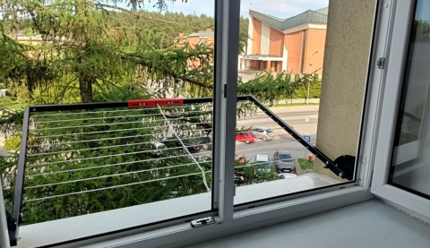 Suszarka za okno - Regulacja od 118cm do 139cm